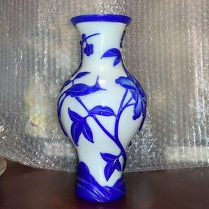 RARE WHITE PEKING GLASS. Fine Art Glass Overlay